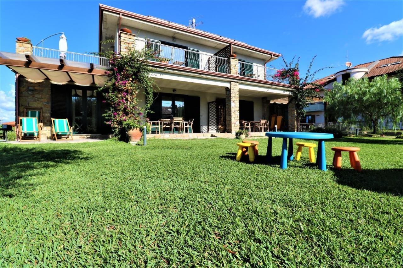 Villa Di Marinella อาเชอา ภายนอก รูปภาพ