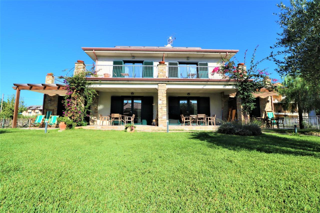 Villa Di Marinella อาเชอา ภายนอก รูปภาพ